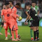 Hernández Maeso Ditunjuk Jadi Wasit pada Barcelona vs Rayo di Camp Nou — Hern Ndez Maeso