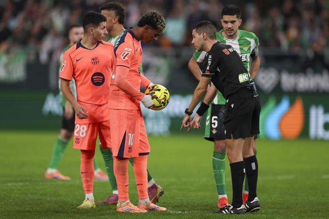 hern ndez maeso - ilustrasi berita Hernández Maeso Ditunjuk Jadi Wasit pada Barcelona vs Rayo di Camp Nou — Hern Ndez…