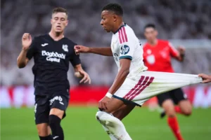 mbappe dan vinicius - ilustrasi berita Mbappe dan Vinicius Rayakan Gol: Momen Penuh Sukacita di Madrid
