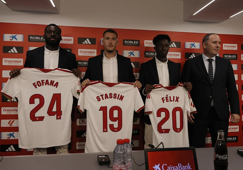 youssouf fofana sevilla - ilustrasi berita Youssouf Fofana Sevilla: Bertekad Menjadikan Sánchez-Pizjuán sebagai Benteng
